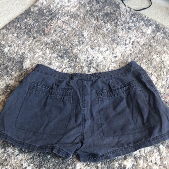 Dark blue low rise shorts, zip pocket/open faced - Picture 3 of 3